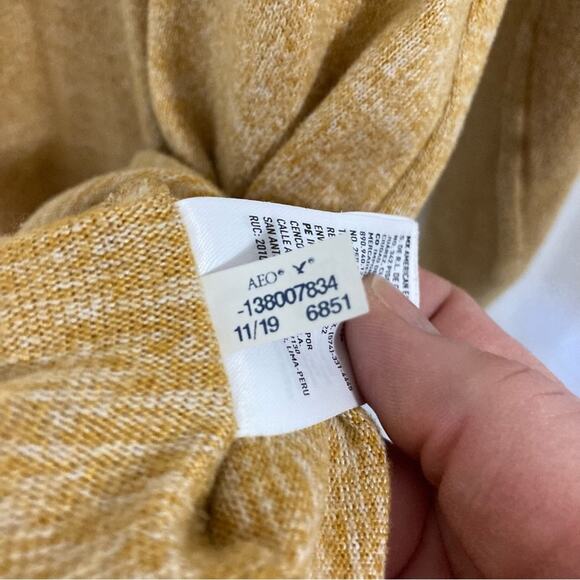 American Eagle basic casual marigold yellow knit super soft cozy warm top size M - Picture 7 of 7
